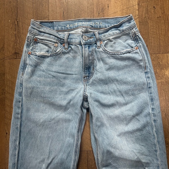 American Eagle 90s Straight Jeans Light Wash Distressed Ripped Denim Size 2 Long - Picture 7 of 12